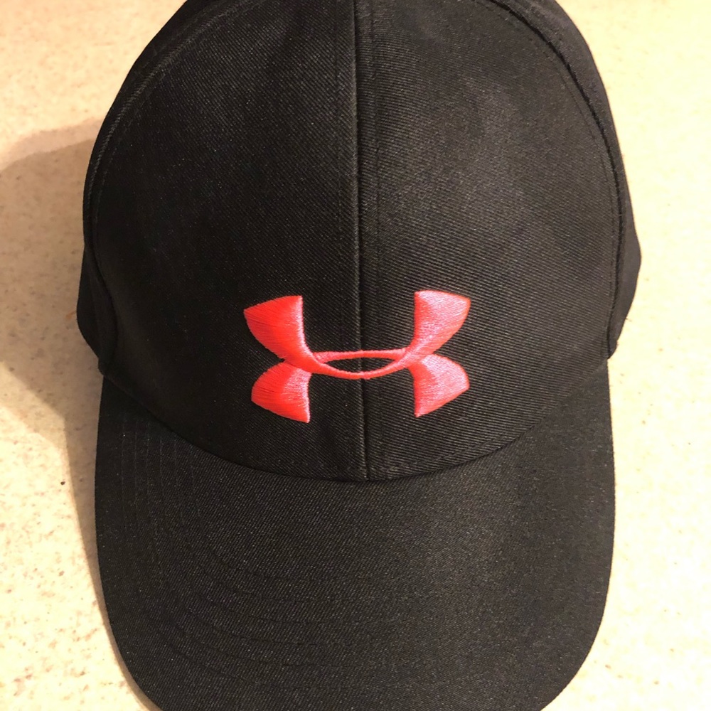 Women’s under armor hat.